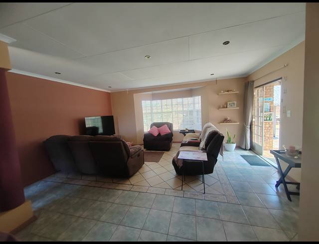 3 BEDROOM FREESTANDING FOR SALE IN SUNAIR PARK